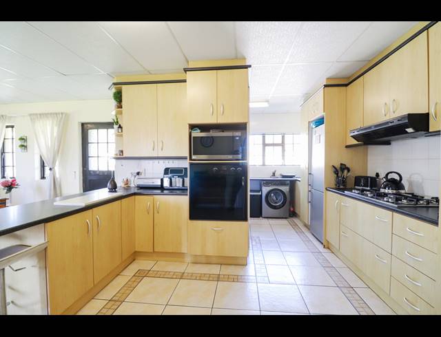 3 BEDROOM HOUSE RENTED IN THEESCOMBE
